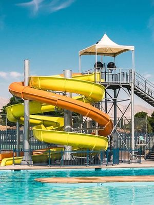 Πάρκο Διασκέδαση Υδάτινη διασκέδαση Αθλητικό εξοπλισμό Εξωτερική πισίνα με σπειροειδή σωλήνα Πλατόπεδο διαδρόμου