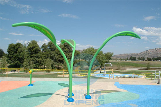 Υπαίθρια υγρά φύλλα ψεκασμού πάρκων θερινού νερού παιχνιδιών νερού παιδικών χαρών - πράσινα