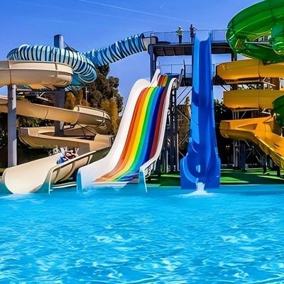 Παιδιά στη Γη πισίνα ιππασία υδρατλαντικό διαδρόμιο για το Aqua Park