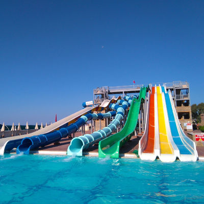 Καλή τιμή. Outdoor Fiberglass Water Park Slide with 6-8mm Thickness and Customized Size for Long Service Life Over 10 Years σε απευθείας σύνδεση