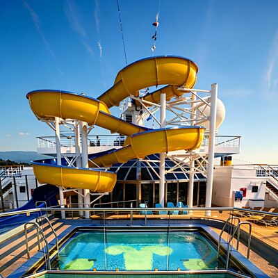 ποιότητας Εξωτερικοί υδρόδρομοι Σπειροειδείς υαλοπίνακες εξοπλισμός υδρόδρομου για εμπορικές πισίνες Εργοστάσιο